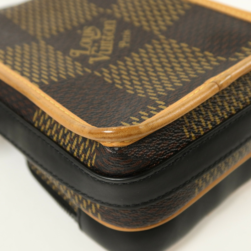 LOUIS VUITTON Damier Giant LV×NIGO Amazon Sling Bag肩背袋-16