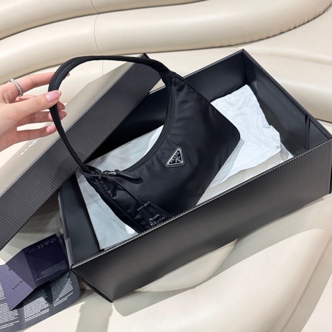 Prada 2000 Hobo 帆布腋下包