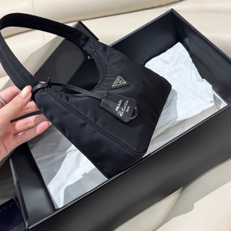 Prada 2000 Hobo 帆布腋下包-1