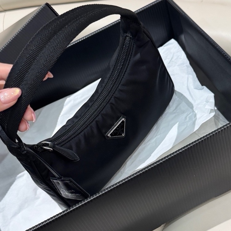 Prada 2000 Hobo 帆布腋下包-4