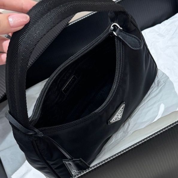 Prada 2000 Hobo 帆布腋下包-5