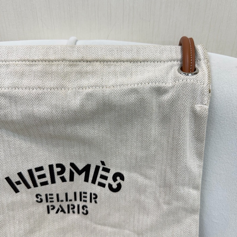 HERMES Toile Chevron Maline 帆布背包 XC543-2