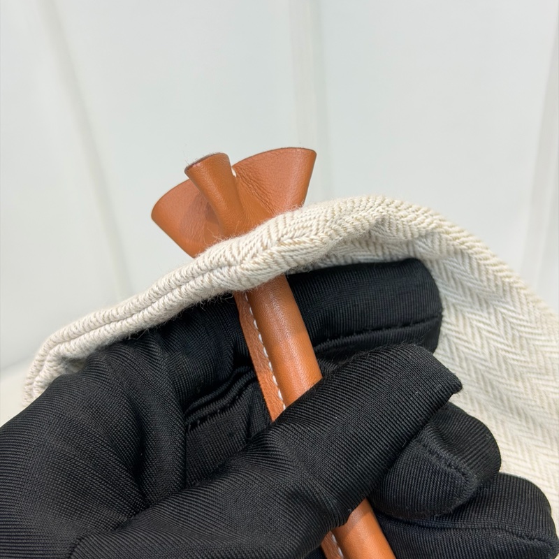 HERMES Toile Chevron Maline 帆布背包 XC543-11