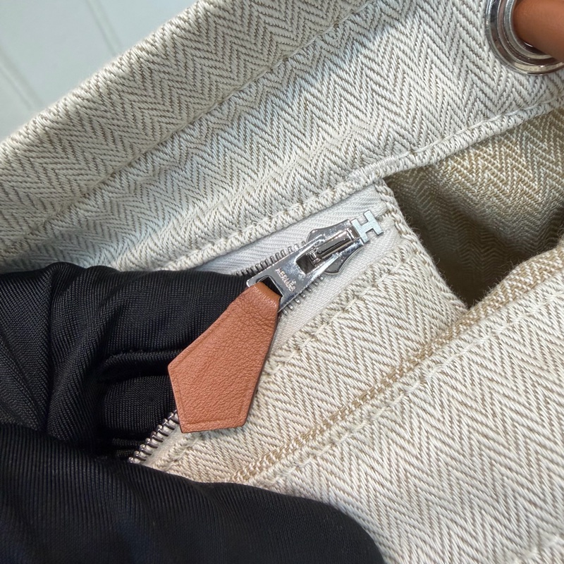 HERMES Toile Chevron Maline 帆布背包 XC543-18