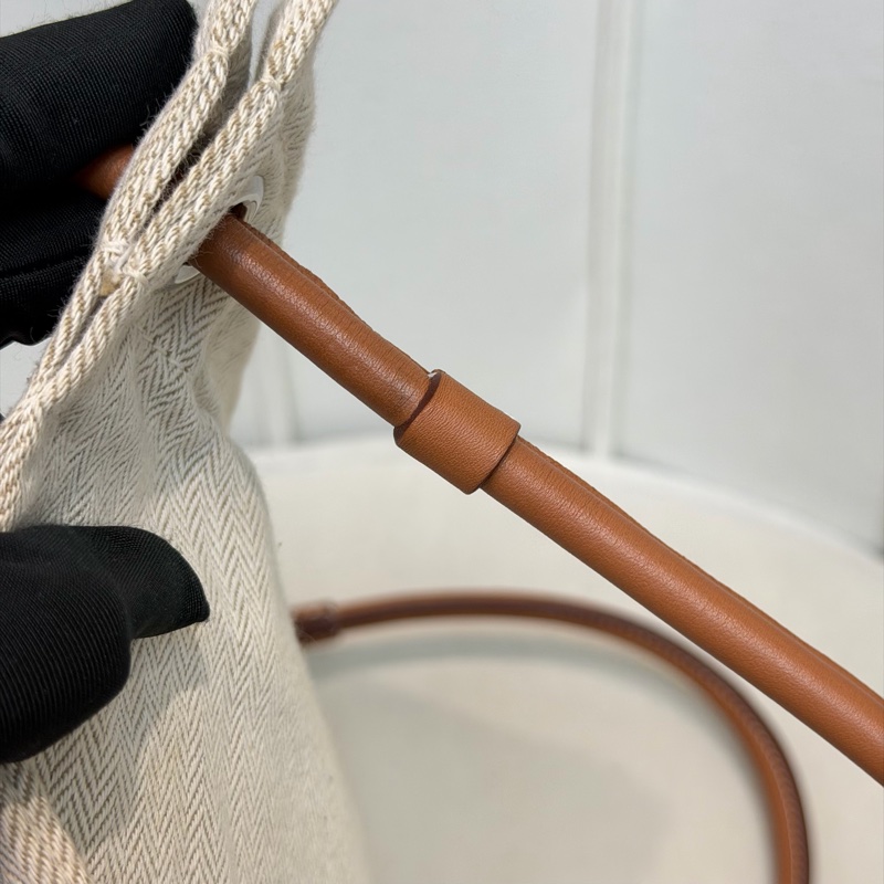 HERMES Toile Chevron Maline 帆布背包 XC543-22