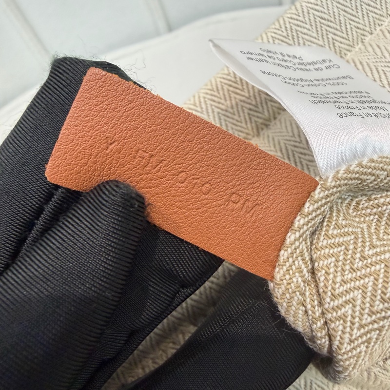 HERMES Toile Chevron Maline 帆布背包 XC543-24