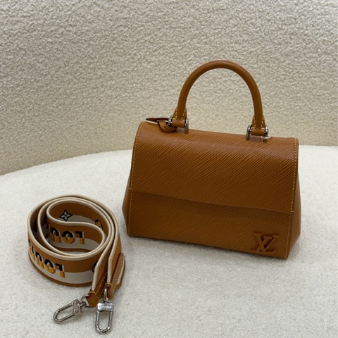 LV Cluny 水波紋焦糖色