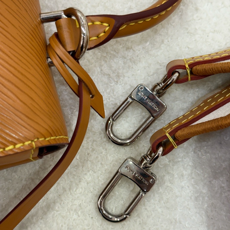 LV Cluny 水波紋焦糖色-5