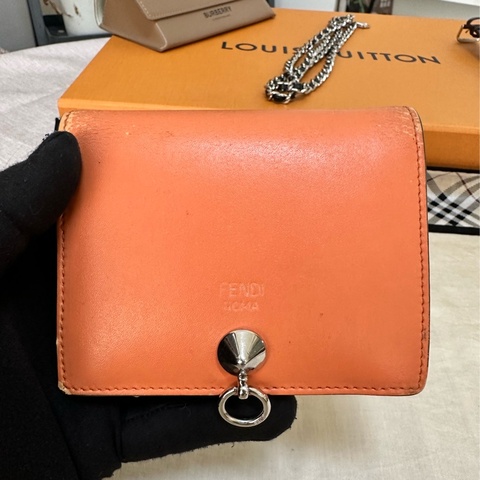 FENDI 橘色皮革短夾
