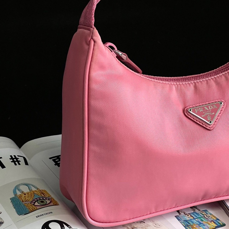 【夏天精選🪭罕見少女粉🎀】Prada 粉色尼龍hobo單肩包腋下包-4