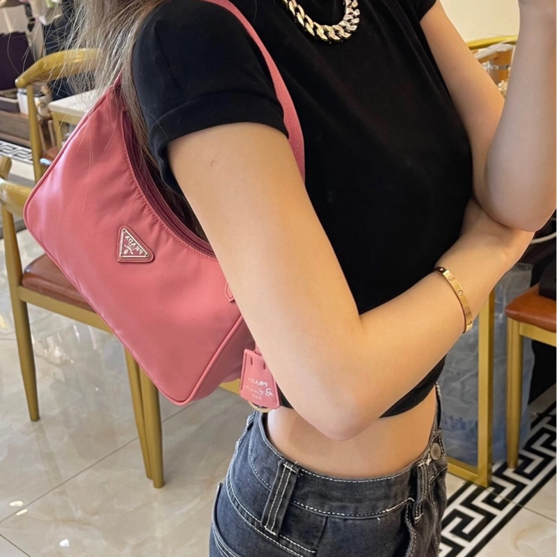 【夏天精選🪭罕見少女粉🎀】Prada 粉色尼龍hobo單肩包腋下包-8