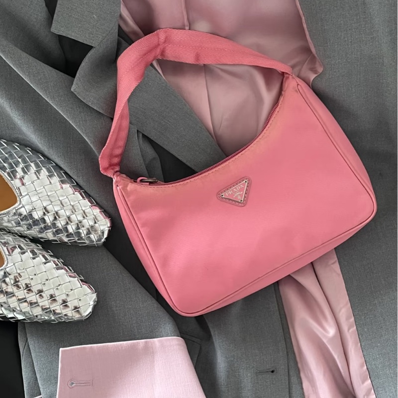 【夏天精選🪭罕見少女粉🎀】Prada 粉色尼龍hobo單肩包腋下包-9