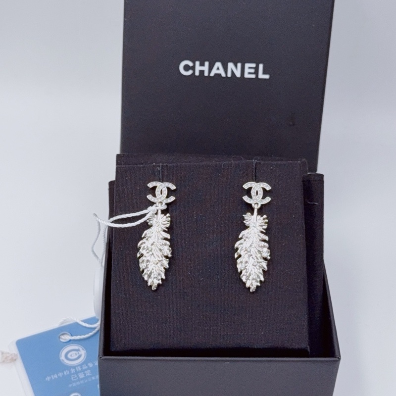 香奈兒Chanel耳環  25s羽毛雙C logo吊墜耳環一對 銀針水鑽材質-1
