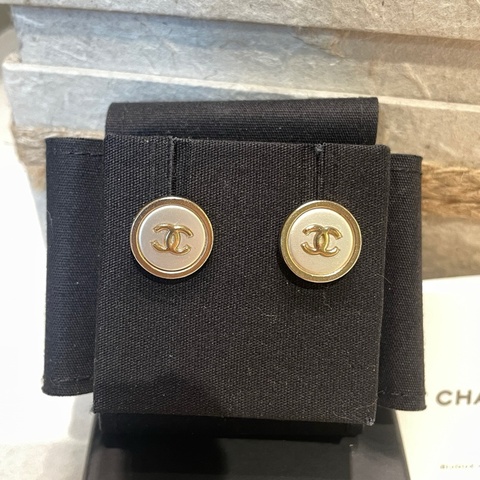 Chanel耳環 香奈兒耳環香奈兒拼色淡金紐扣耳環