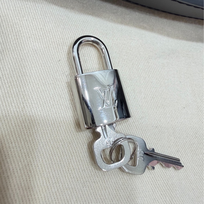 《仙闆名牌精品》LV N41418 Keepall Bandoulière 45 Damier 黑棋盤格 登機袋 旅行袋-22