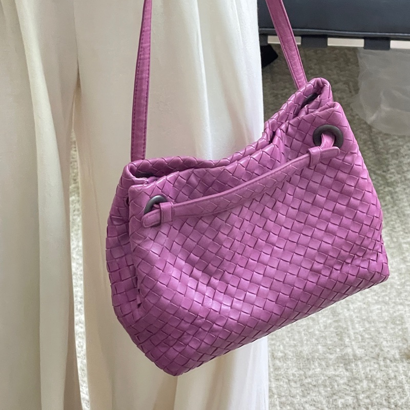 葆蝶家 Bottega Veneta bv雙橋包小號樹莓色 原始小號 配件帶鏡子-7
