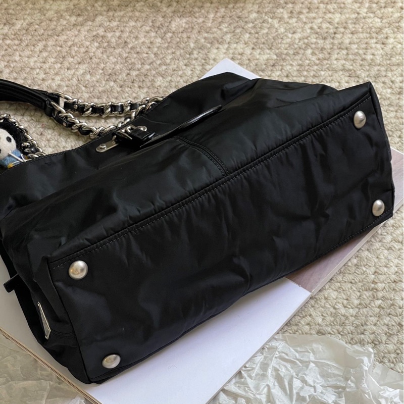 prada普拉達 降落傘托特 黑銀鏈條單肩包-8