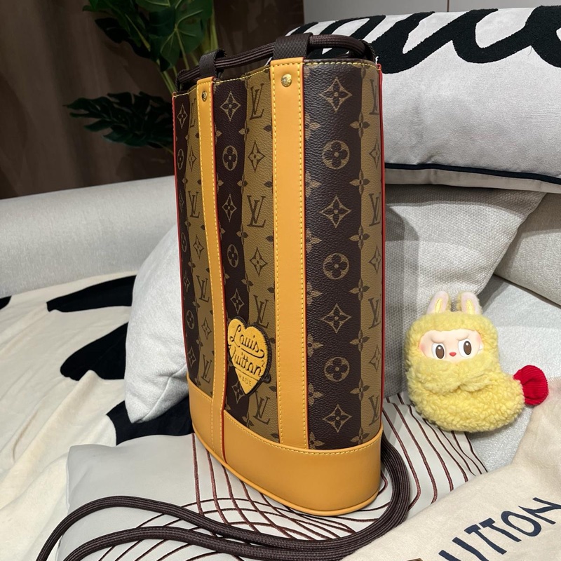 LV x NIGO Randonee 聯名款水桶backpack 限量版-3