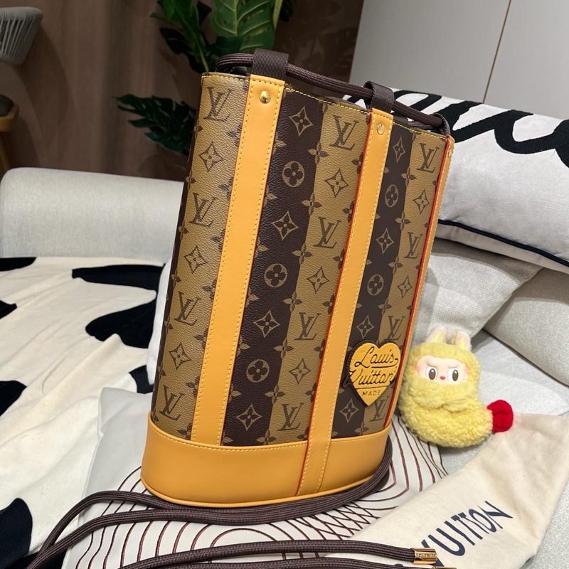 LV x NIGO Randonee 聯名款水桶backpack 限量版-6
