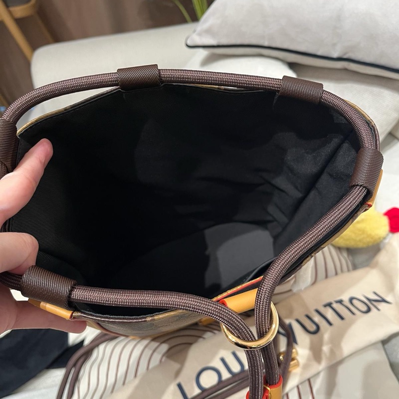 LV x NIGO Randonee 聯名款水桶backpack 限量版-9