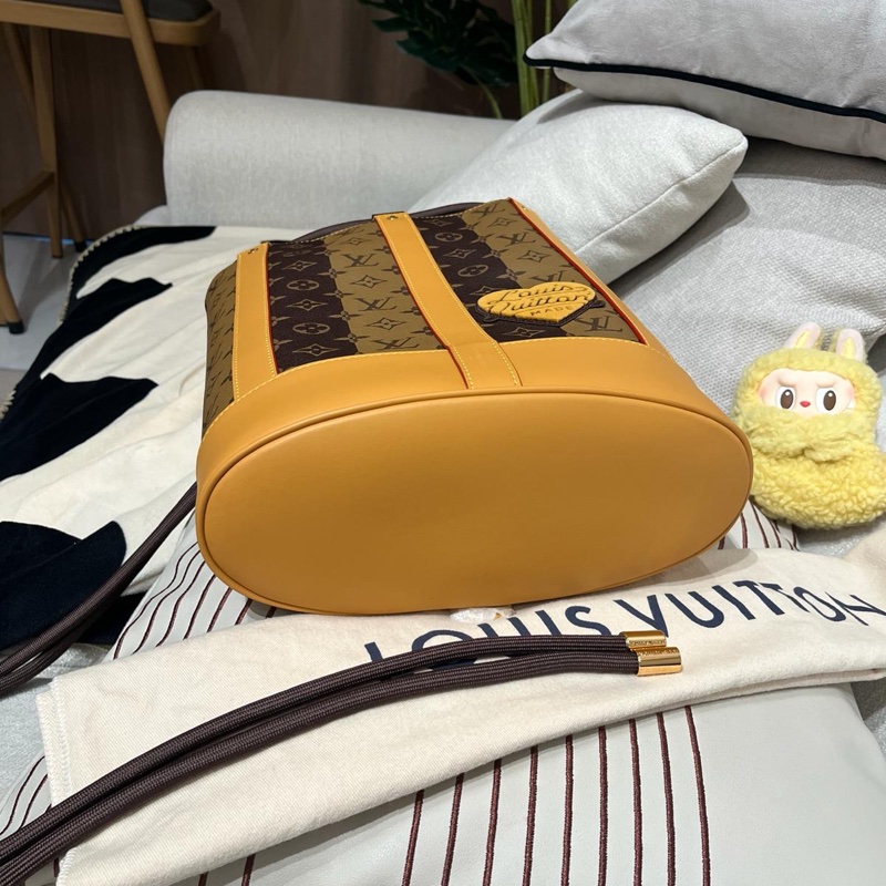 LV x NIGO Randonee 聯名款水桶backpack 限量版-14