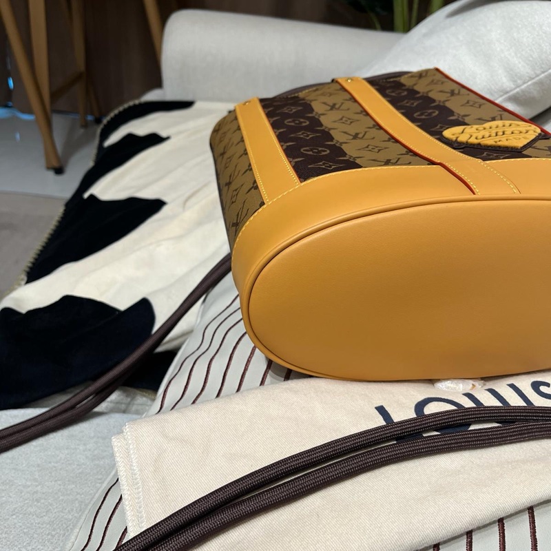 LV x NIGO Randonee 聯名款水桶backpack 限量版-16