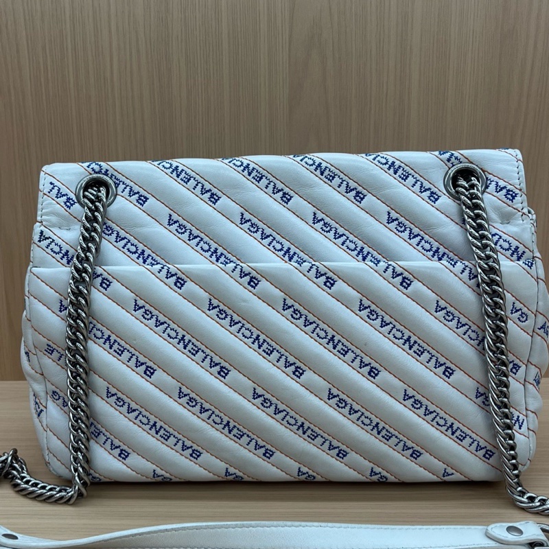 巴黎世家Balenciaga 巴黎世家 白色 限量款徽章鏈條包 單肩包 斜挎包獨特個性 隨性酷感拉滿 尺寸27*8*16cm -5