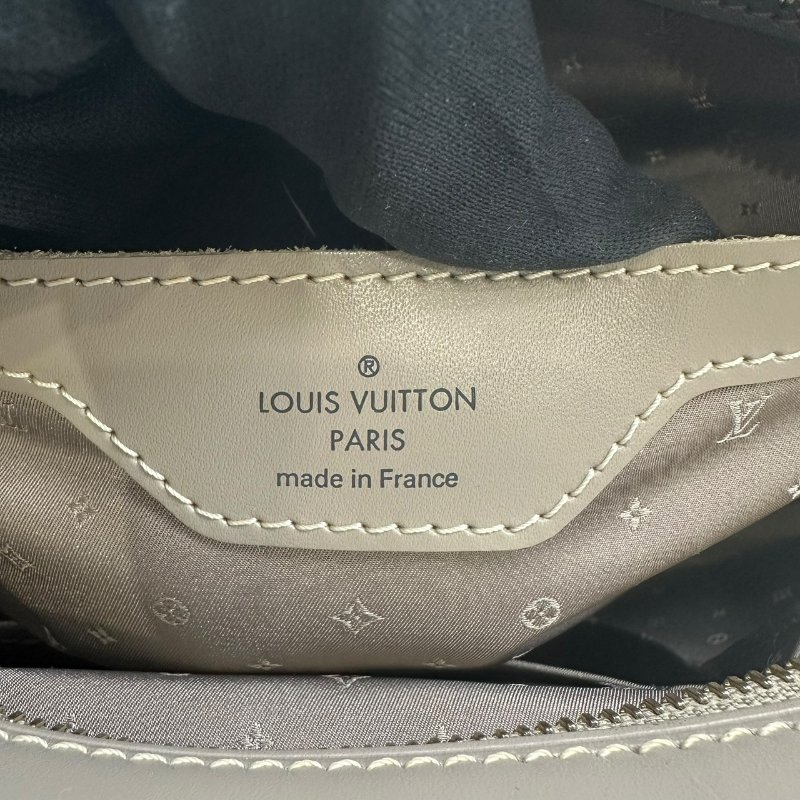 【美收精品】Louis Vuitton 灰色肩背包 C-579【隔月月中將轉賣至日本 上架期限30天】-11