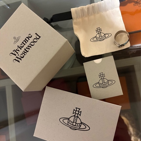 (9.5成新）Vivienne Westwood 皮帶造型戒指