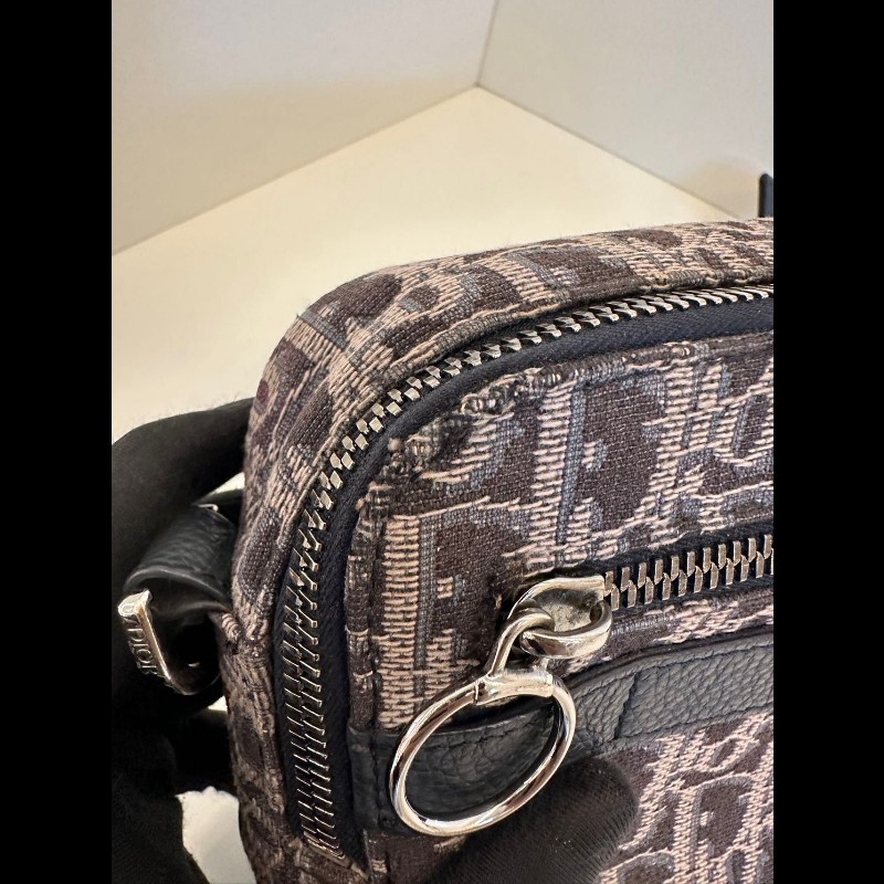 Dior safari Camera bag-19