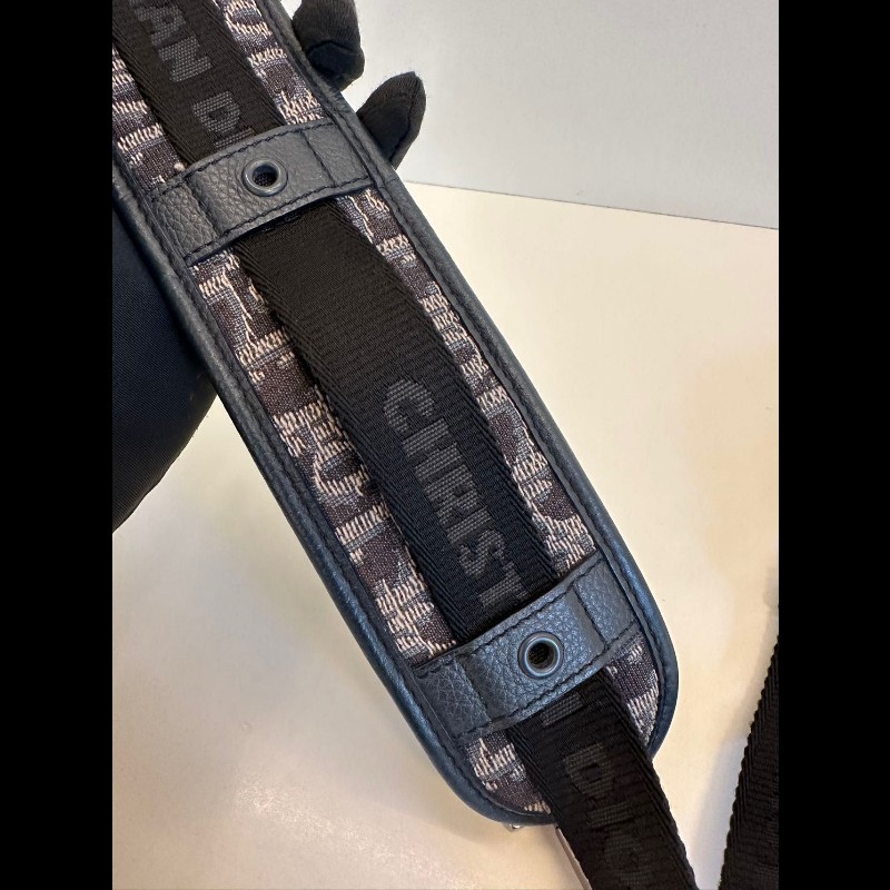 Dior safari Camera bag-25