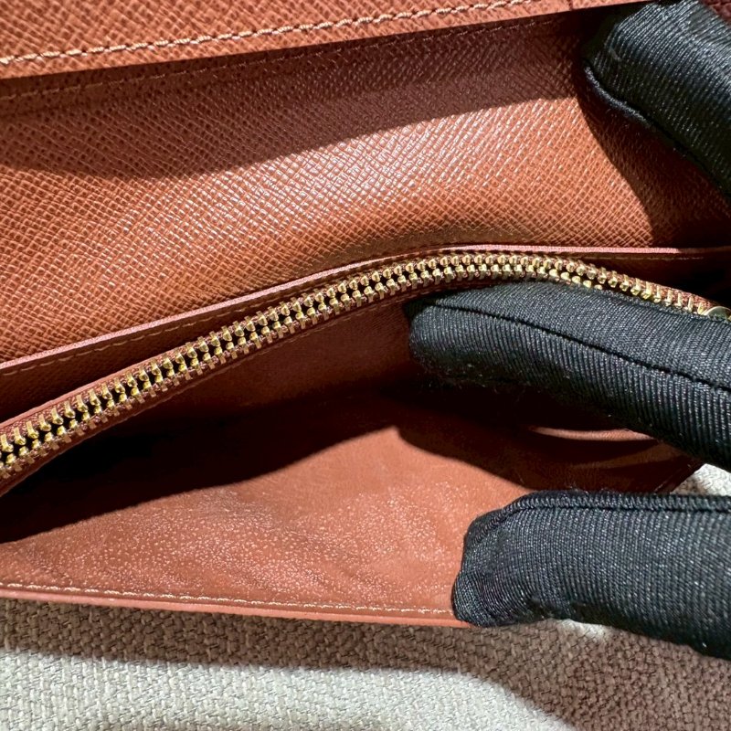 LV Brazza 對開長夾-24