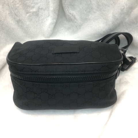 Gucci 黑色暗花布面 斜孭 胸包 XC571