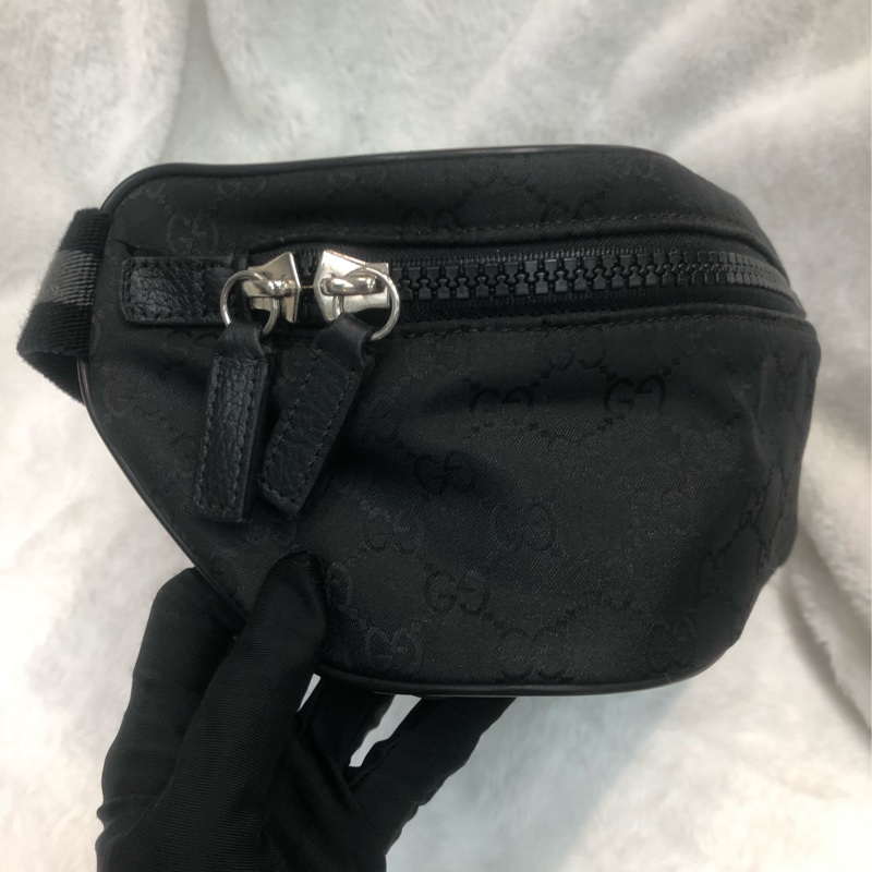 Gucci 黑色暗花布面 斜孭 胸包 XC571-2