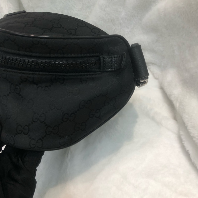 Gucci 黑色暗花布面 斜孭 胸包 XC571-3