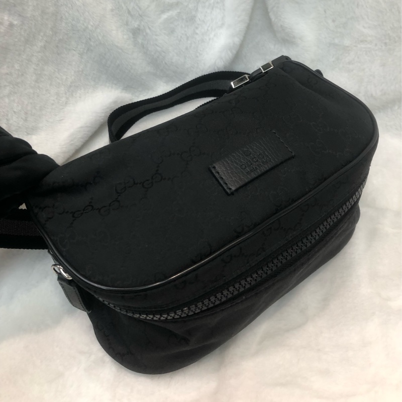 Gucci 黑色暗花布面 斜孭 胸包 XC571-6