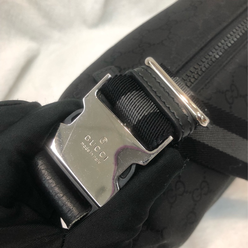 Gucci 黑色暗花布面 斜孭 胸包 XC571-7