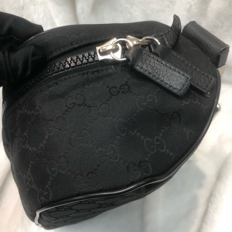 Gucci 黑色暗花布面 斜孭 胸包 XC571-10