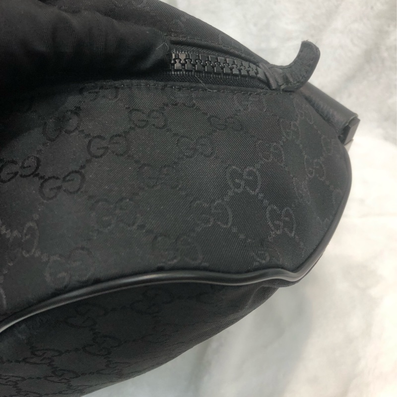 Gucci 黑色暗花布面 斜孭 胸包 XC571-11