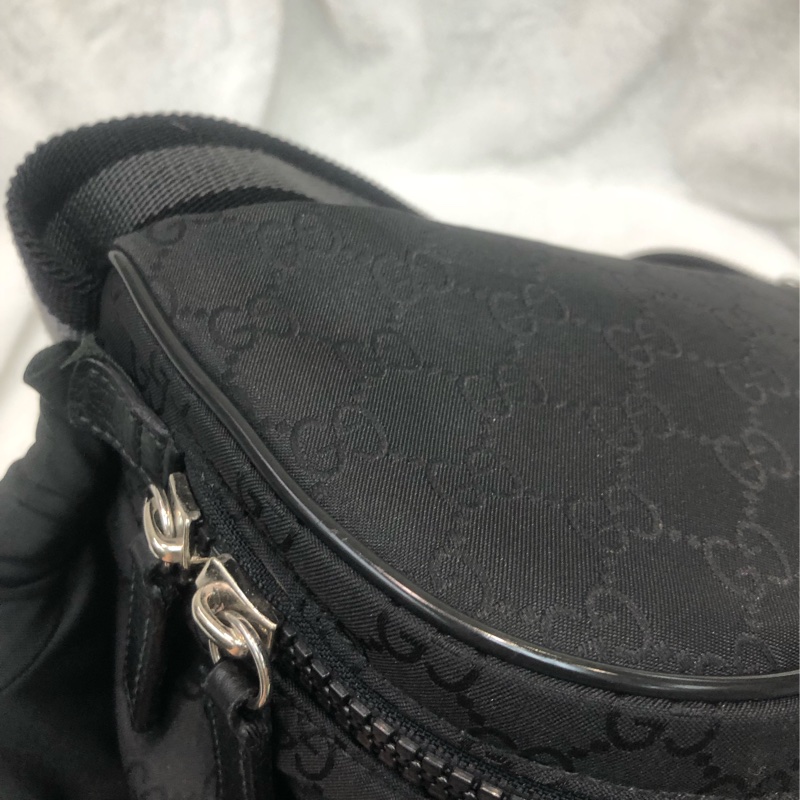 Gucci 黑色暗花布面 斜孭 胸包 XC571-12