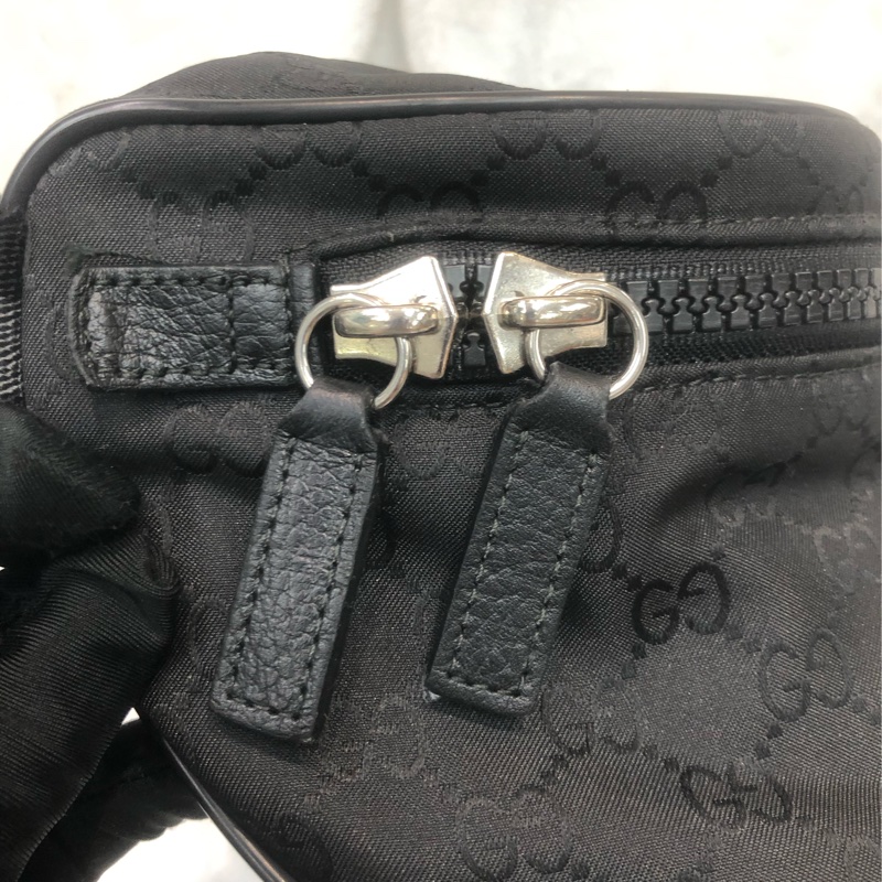 Gucci 黑色暗花布面 斜孭 胸包 XC571-15