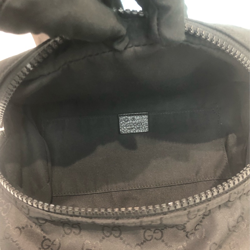 Gucci 黑色暗花布面 斜孭 胸包 XC571-17