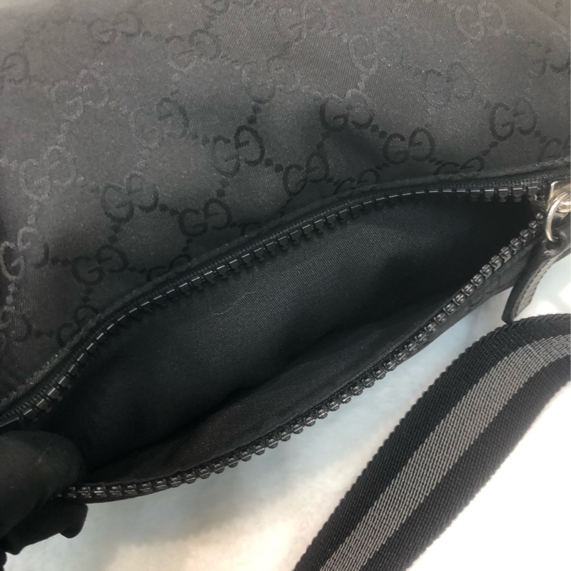 Gucci 黑色暗花布面 斜孭 胸包 XC571-18