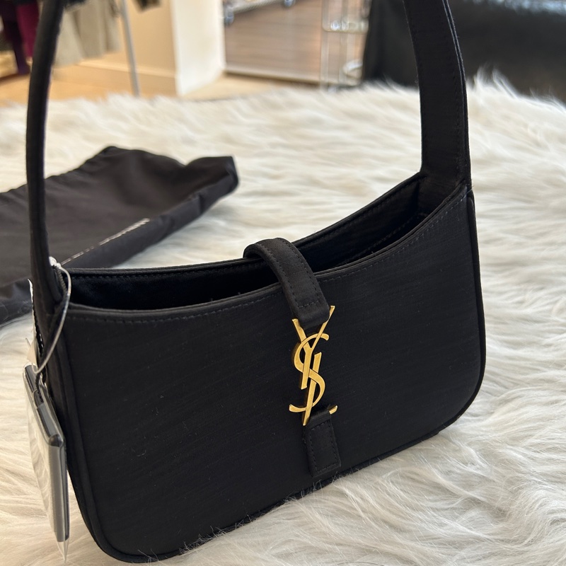YSL Le5 A7 Hobo 緞面 肩背包 附防塵袋-2