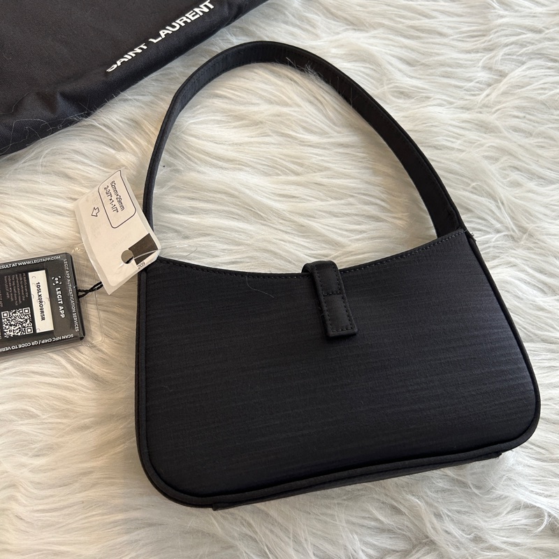 YSL Le5 A7 Hobo 緞面 肩背包 附防塵袋-4