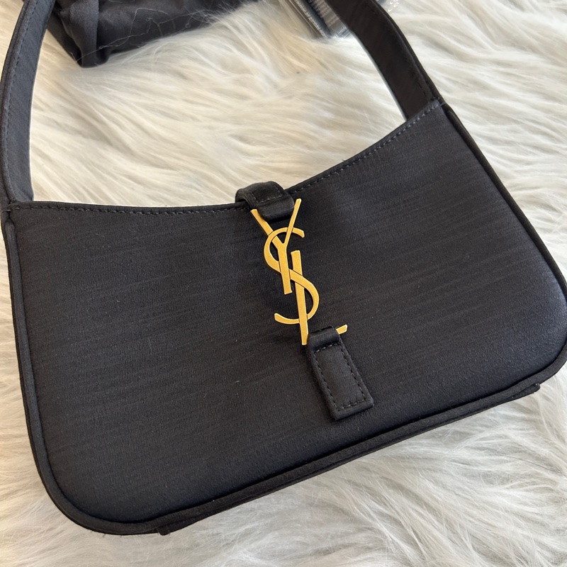 YSL Le5 A7 Hobo 緞面 肩背包 附防塵袋-5