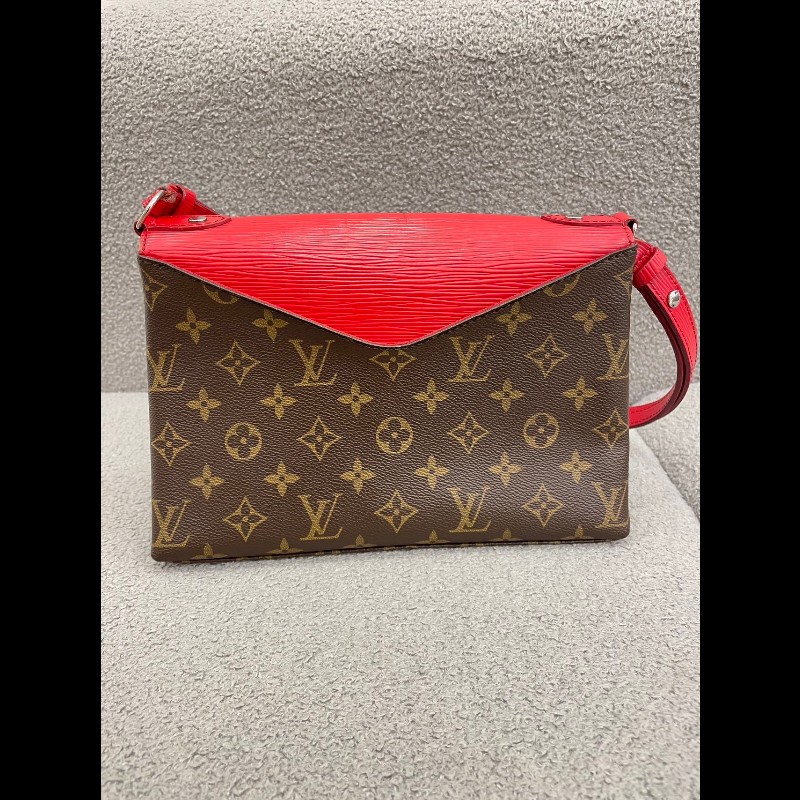 LV 水波紋 信封包
颜色:紅/老花-8