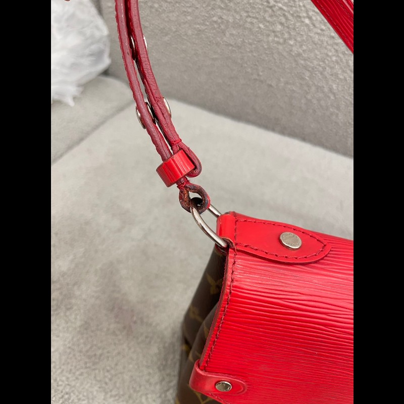 LV 水波紋 信封包
颜色:紅/老花-14