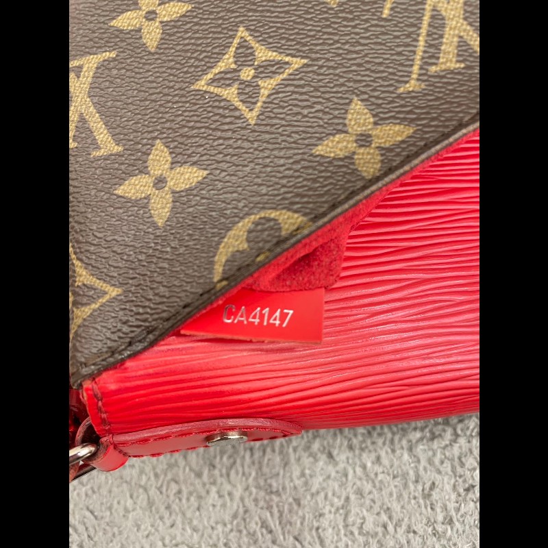 LV 水波紋 信封包
颜色:紅/老花-19