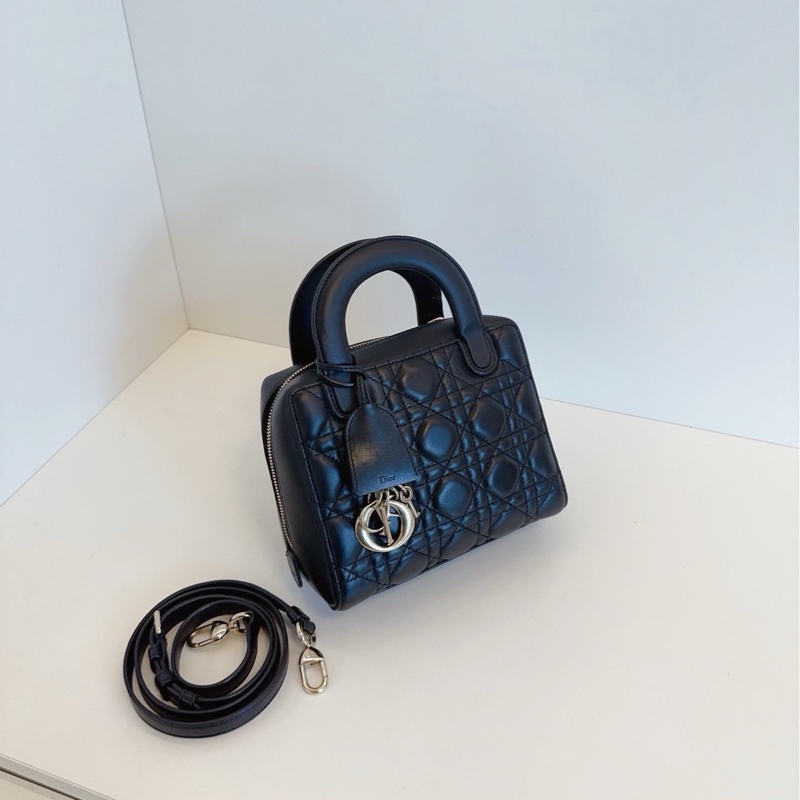 99新🆕Dior迪奧LILY 迷你藤格紋絎縫手提包斜挎包 黑色 銀扣 附件:肩帶-1